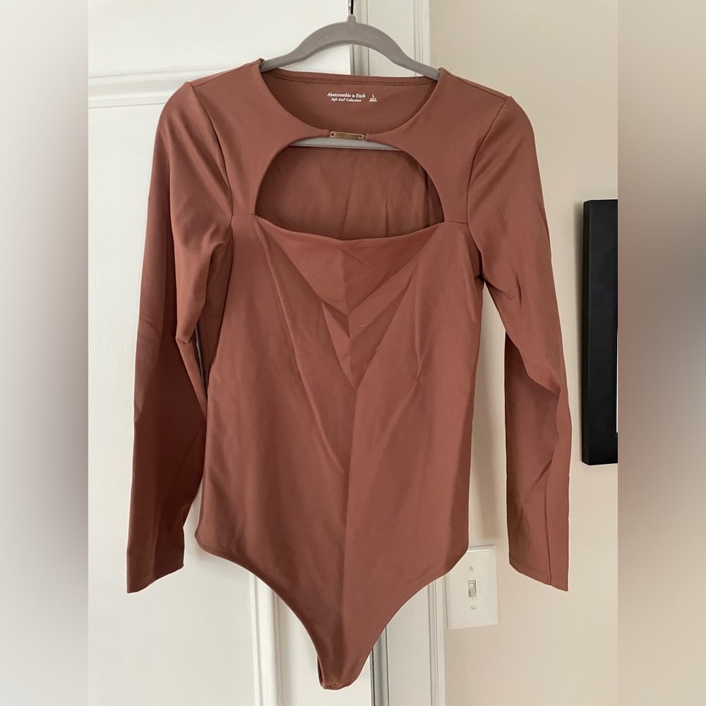 A&F Cut Out Long Sleeve Bodysuit | L